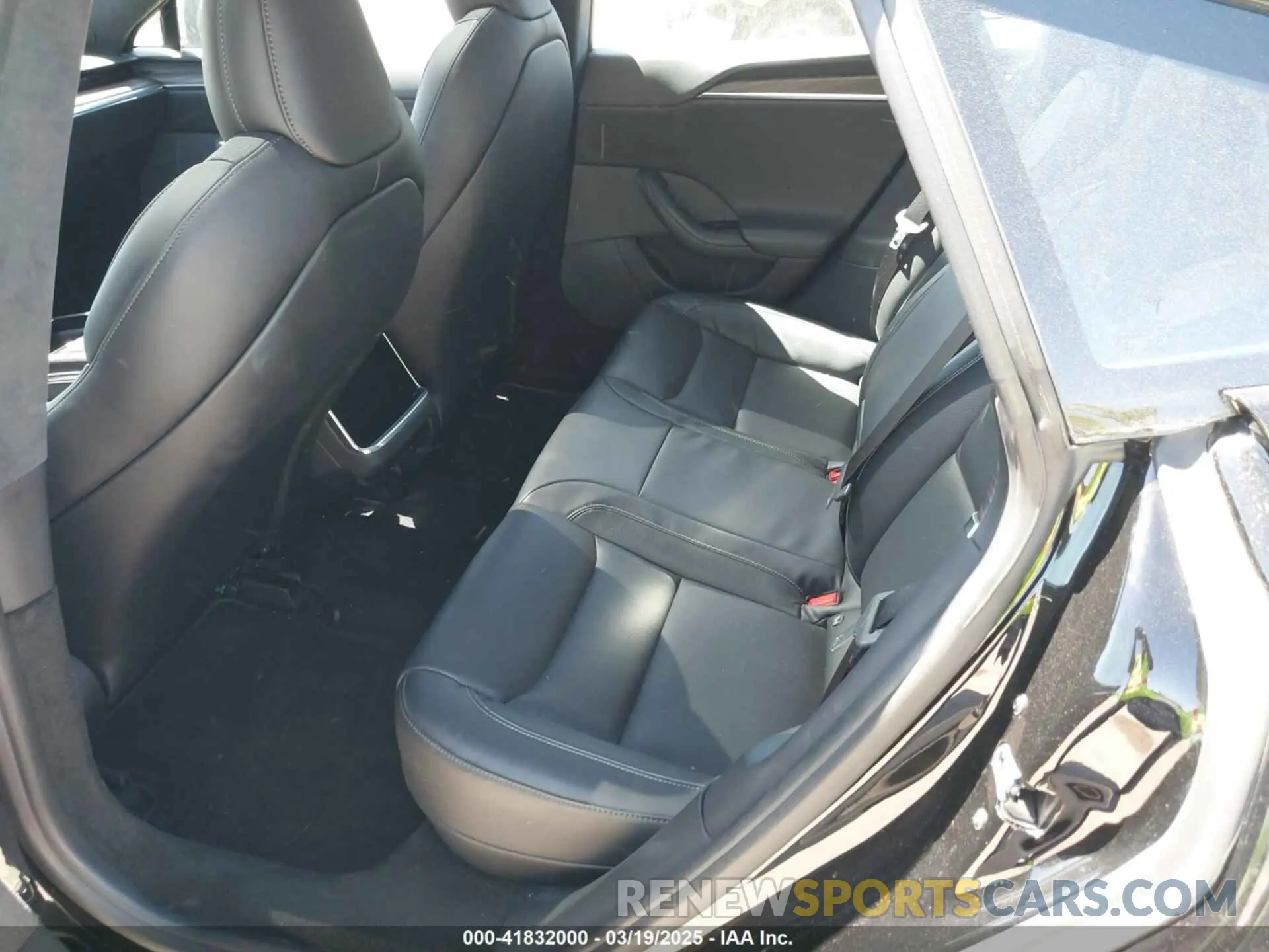 8 Photograph of a damaged car 5YJSA1E66MF452258 TESLA MODEL S 2021