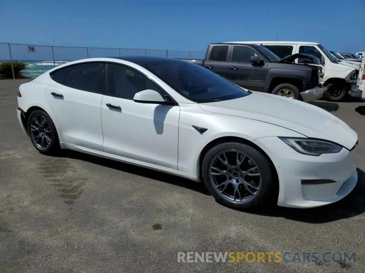 4 Photograph of a damaged car 5YJSA1E66MF453717 TESLA MODEL S 2021