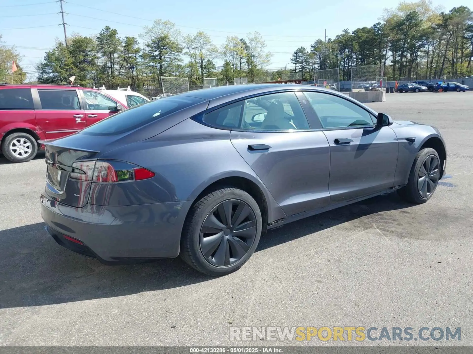 4 Photograph of a damaged car 5YJSA1E66MF456357 TESLA MODEL S 2021