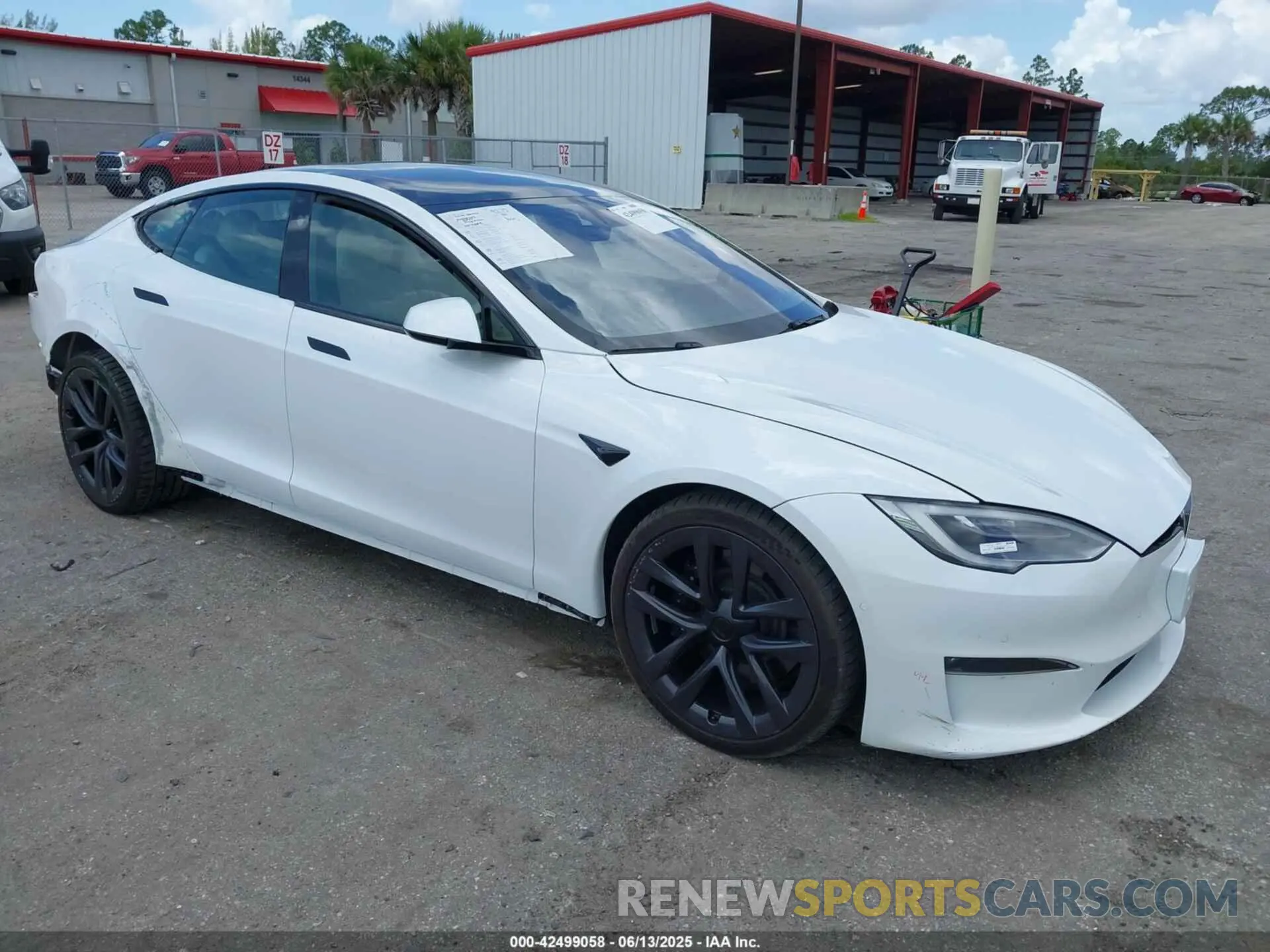 1 Фотография поврежденного автомобиля 5YJSA1E67MF436814 TESLA MODEL S 2021