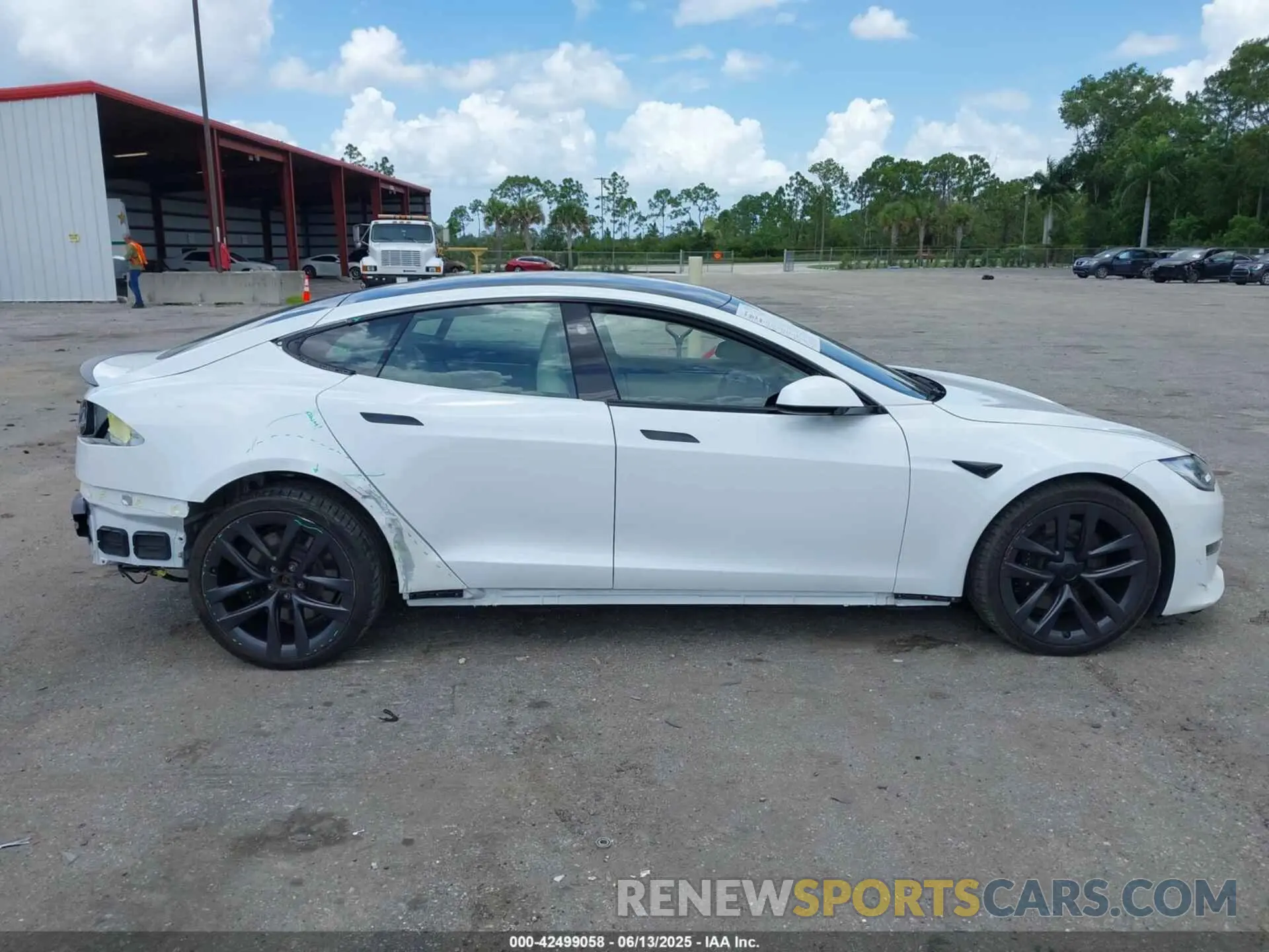 14 Фотография поврежденного автомобиля 5YJSA1E67MF436814 TESLA MODEL S 2021