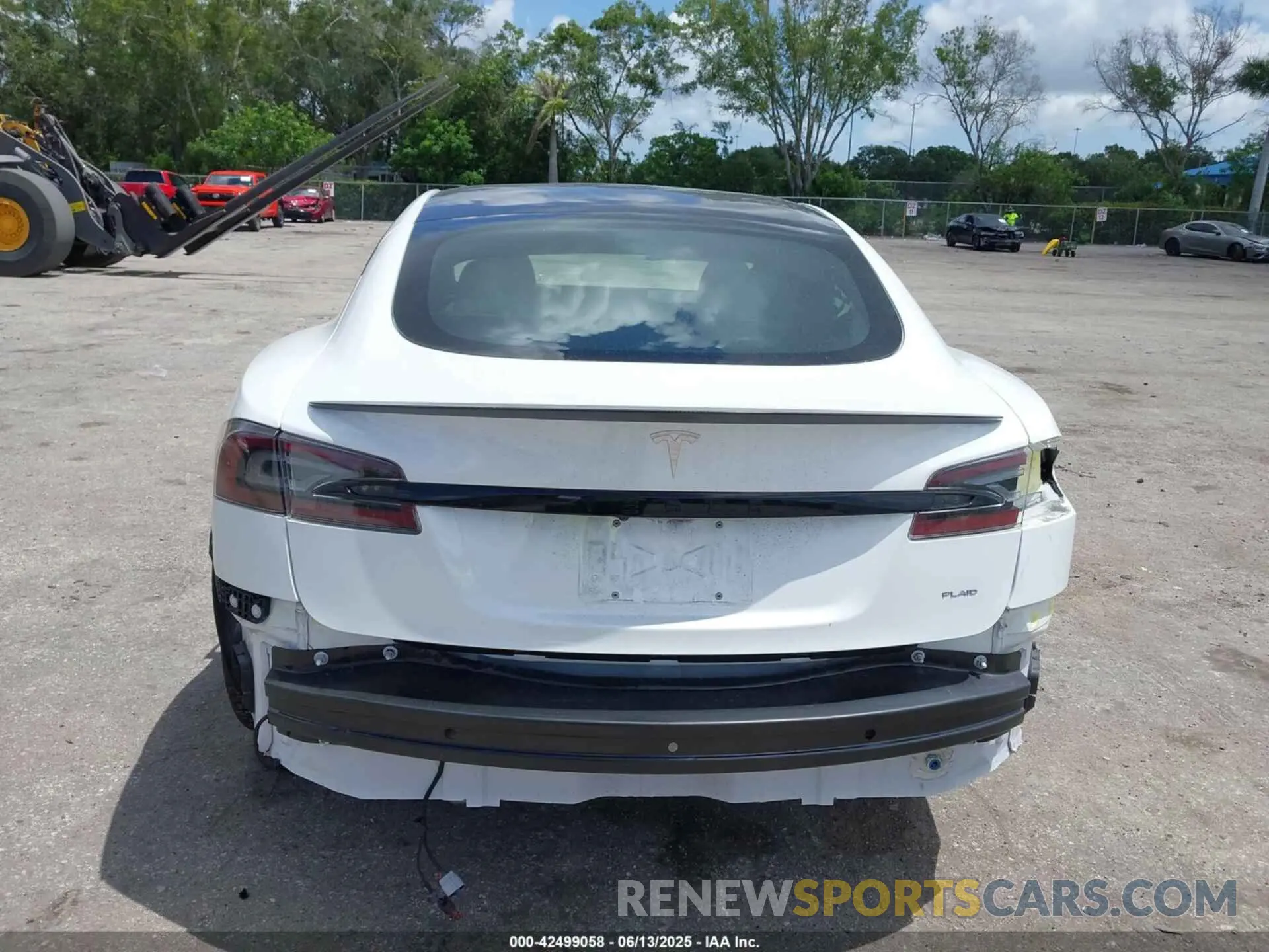 17 Фотография поврежденного автомобиля 5YJSA1E67MF436814 TESLA MODEL S 2021