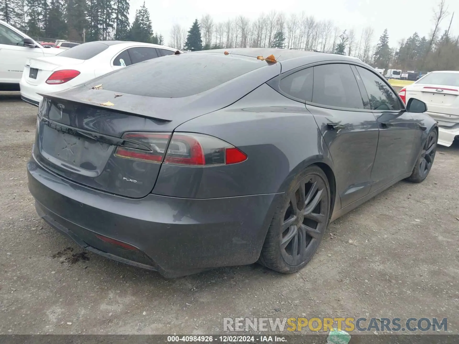 4 Photograph of a damaged car 5YJSA1E69MF434837 TESLA MODEL S 2021