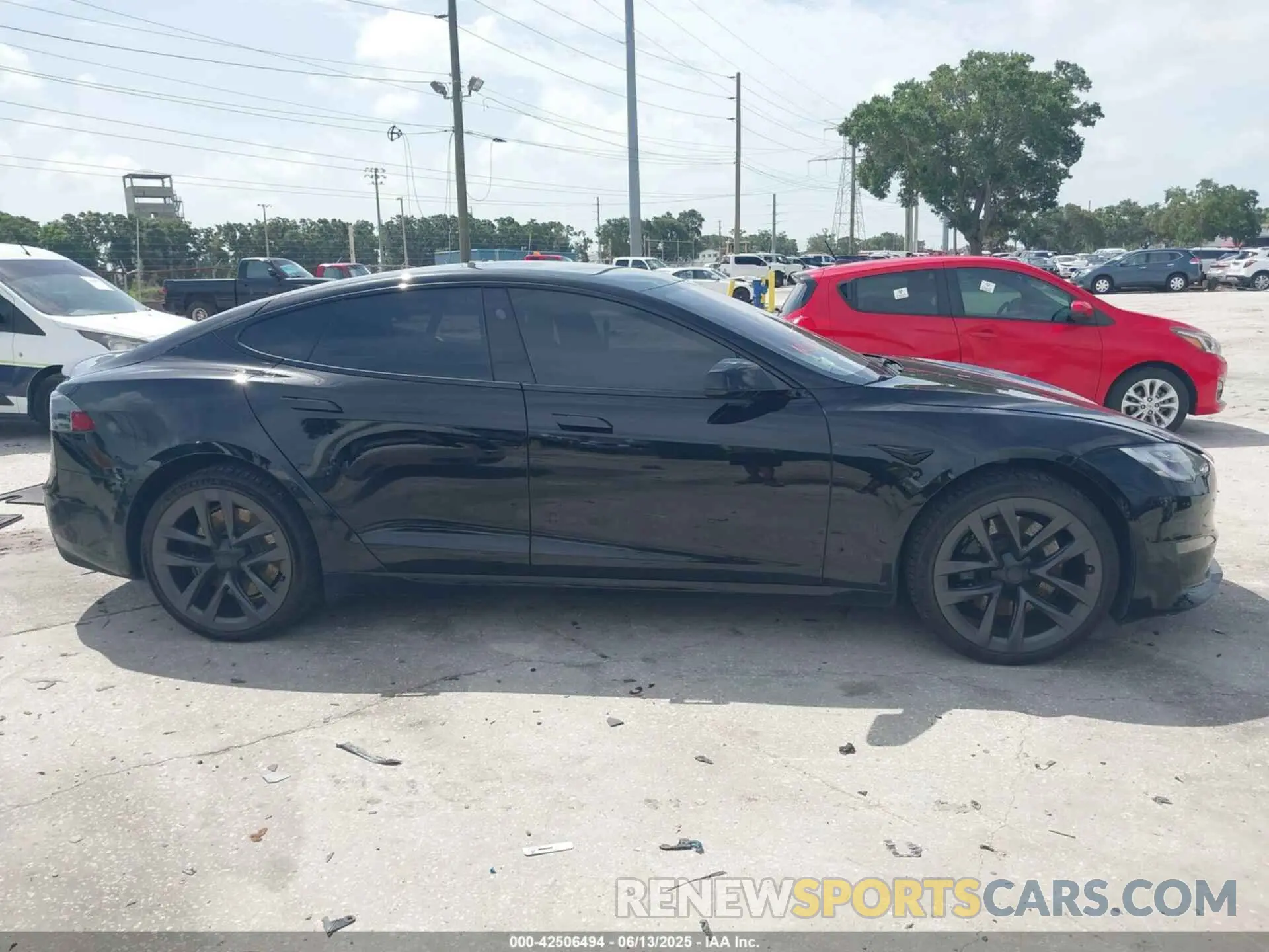 13 Photograph of a damaged car 5YJSA1E69MF454571 TESLA MODEL S 2021