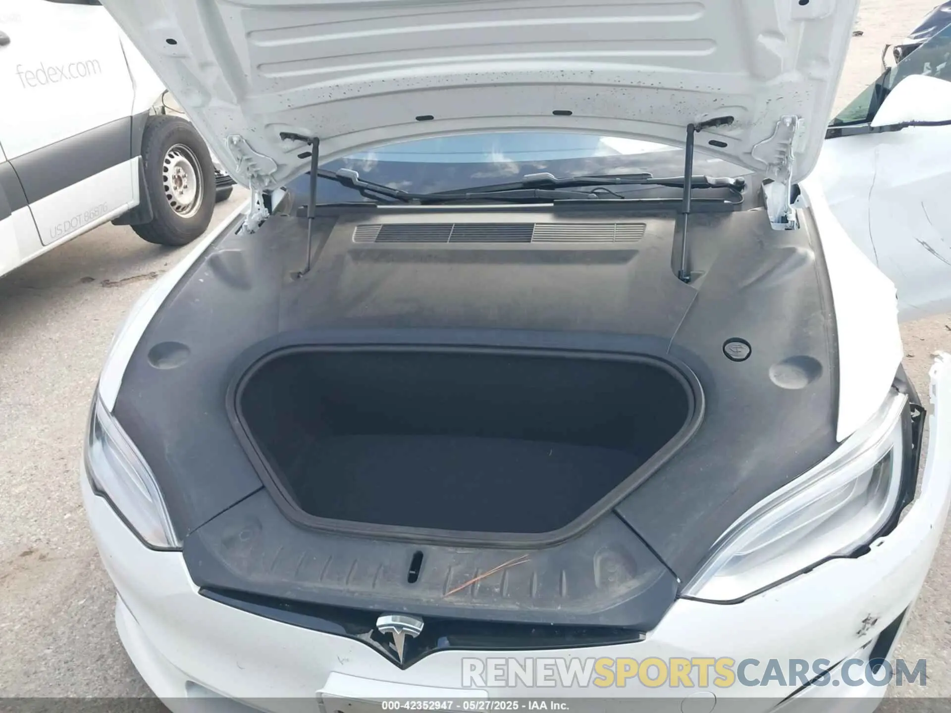 10 Photograph of a damaged car 5YJSA1E6XMF452747 TESLA MODEL S 2021