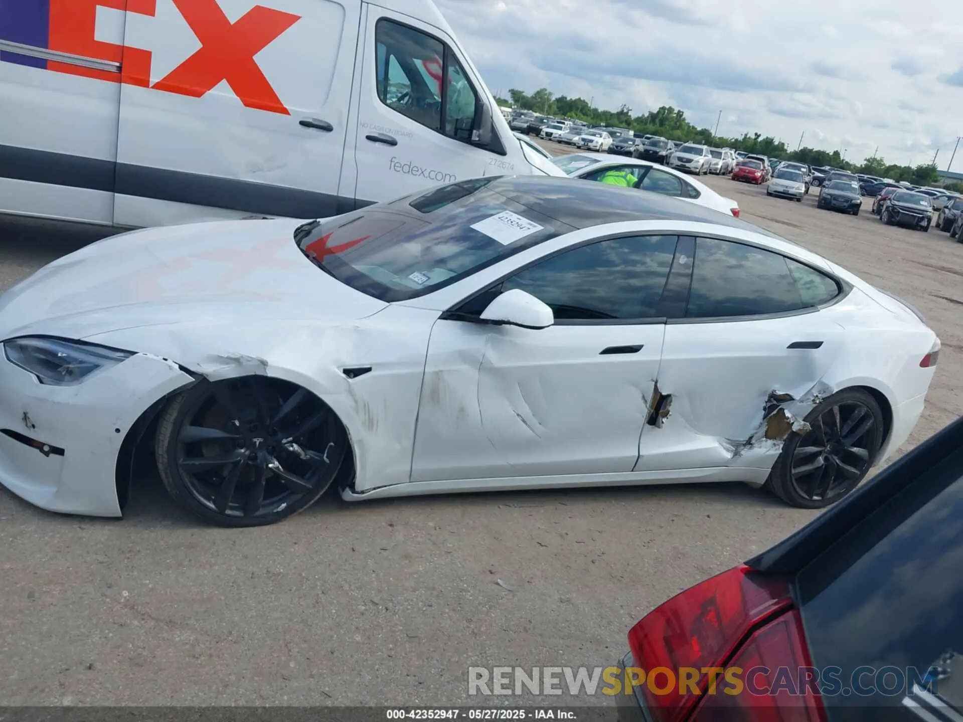 14 Photograph of a damaged car 5YJSA1E6XMF452747 TESLA MODEL S 2021