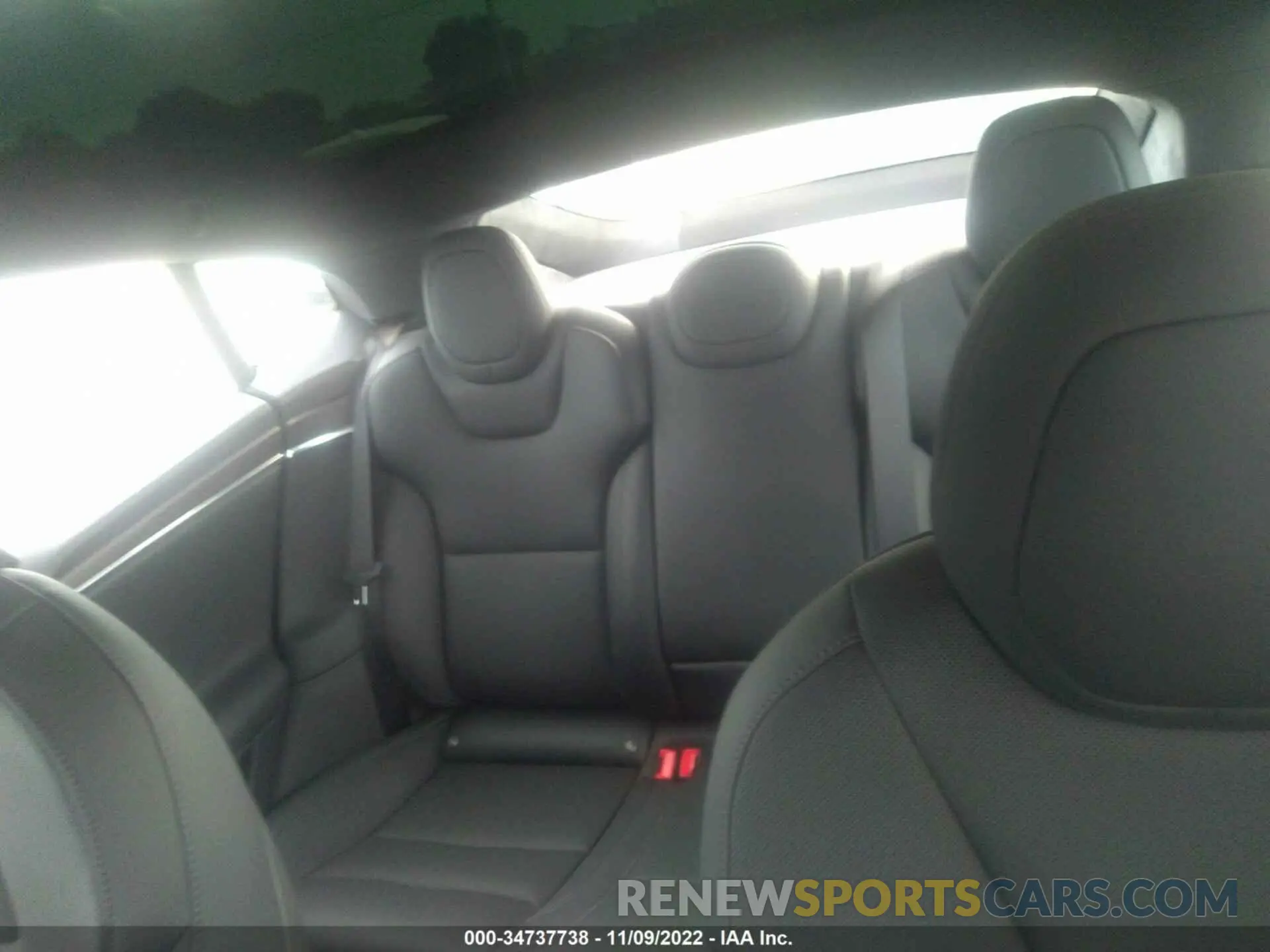8 Photograph of a damaged car 5YJSA1E50NF470246 TESLA MODEL S 2022