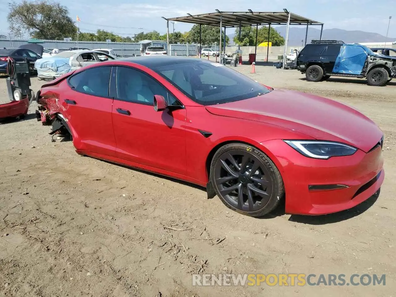 4 Photograph of a damaged car 5YJSA1E50NF475429 TESLA MODEL S 2022