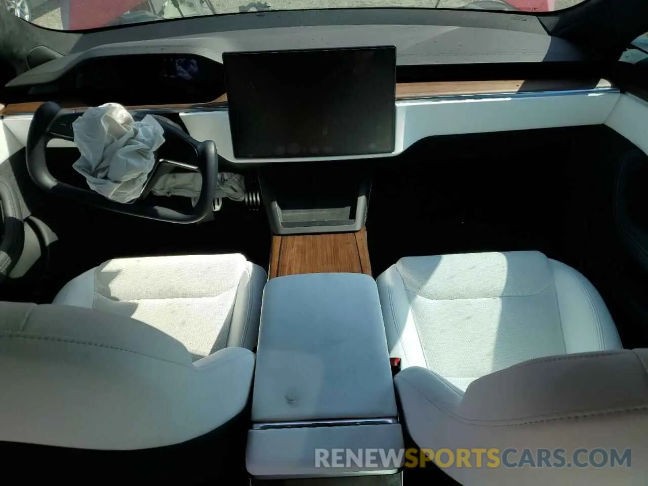 8 Photograph of a damaged car 5YJSA1E50NF475429 TESLA MODEL S 2022