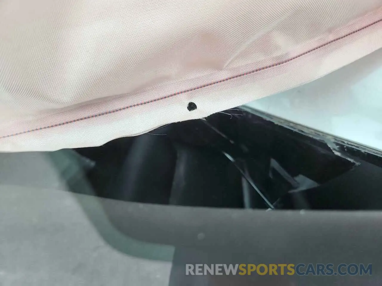 9 Photograph of a damaged car 5YJSA1E50NF476127 TESLA MODEL S 2022