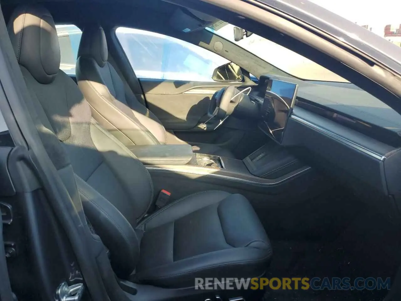 7 Photograph of a damaged car 5YJSA1E50NF490092 TESLA MODEL S 2022