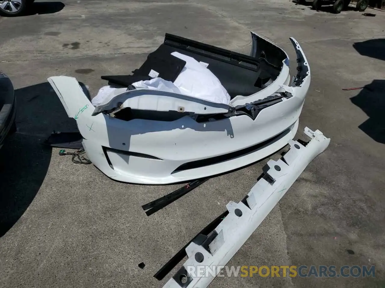 12 Photograph of a damaged car 5YJSA1E50NF491677 TESLA MODEL S 2022