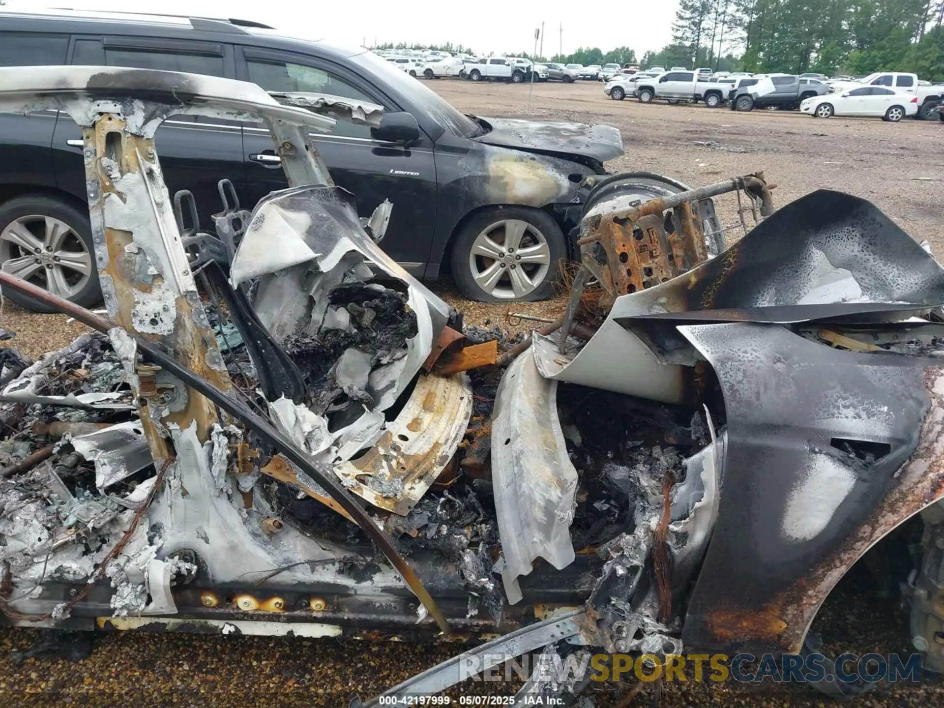 5 Photograph of a damaged car 5YJSA1E51NF465069 TESLA MODEL S 2022