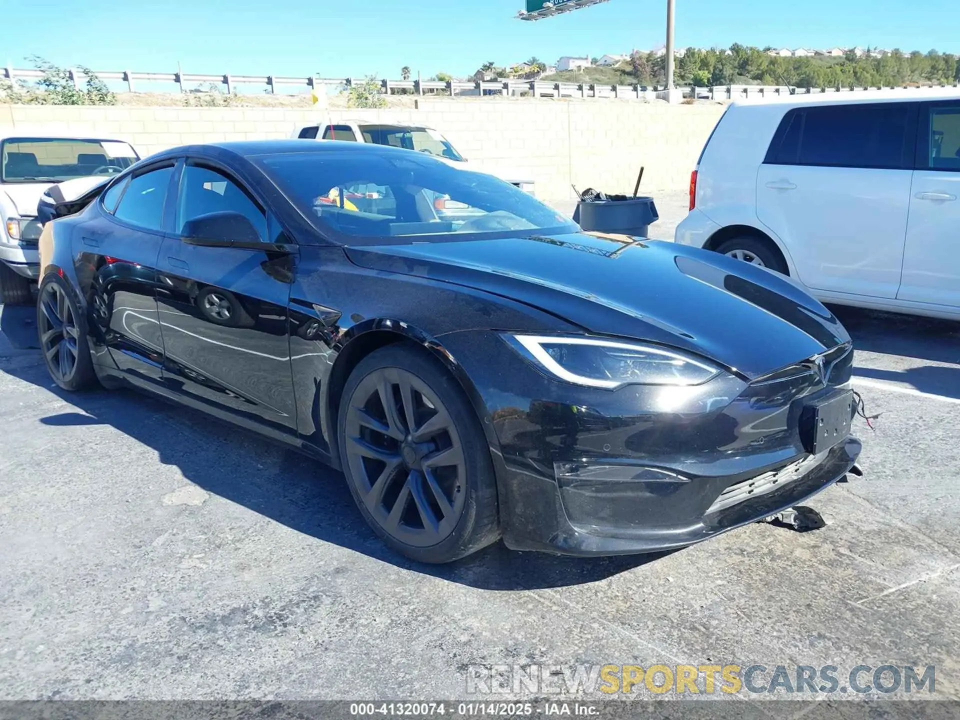 1 Photograph of a damaged car 5YJSA1E52NF476906 TESLA MODEL S 2022