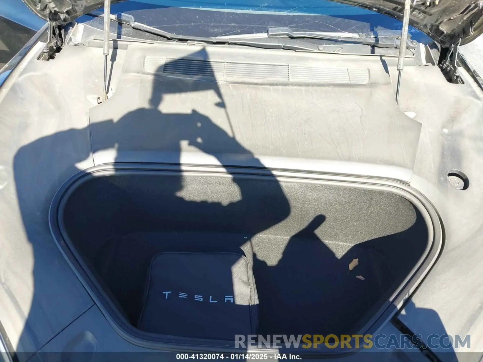 10 Photograph of a damaged car 5YJSA1E52NF476906 TESLA MODEL S 2022