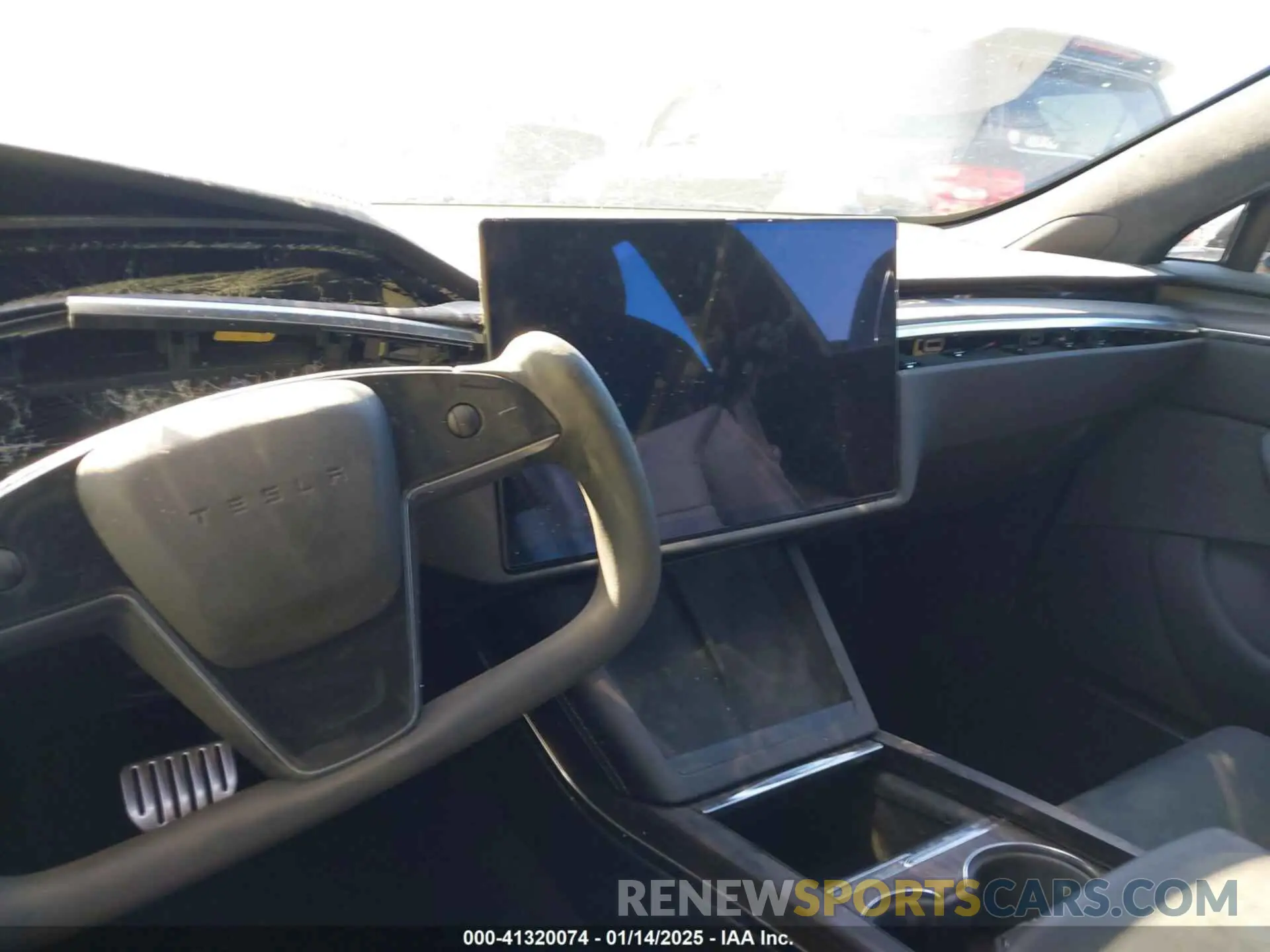 16 Photograph of a damaged car 5YJSA1E52NF476906 TESLA MODEL S 2022