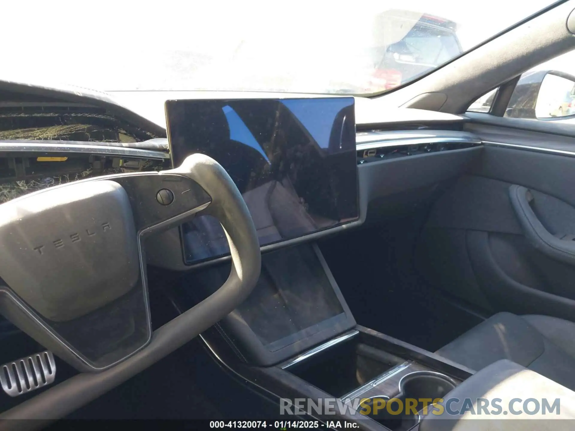 17 Photograph of a damaged car 5YJSA1E52NF476906 TESLA MODEL S 2022