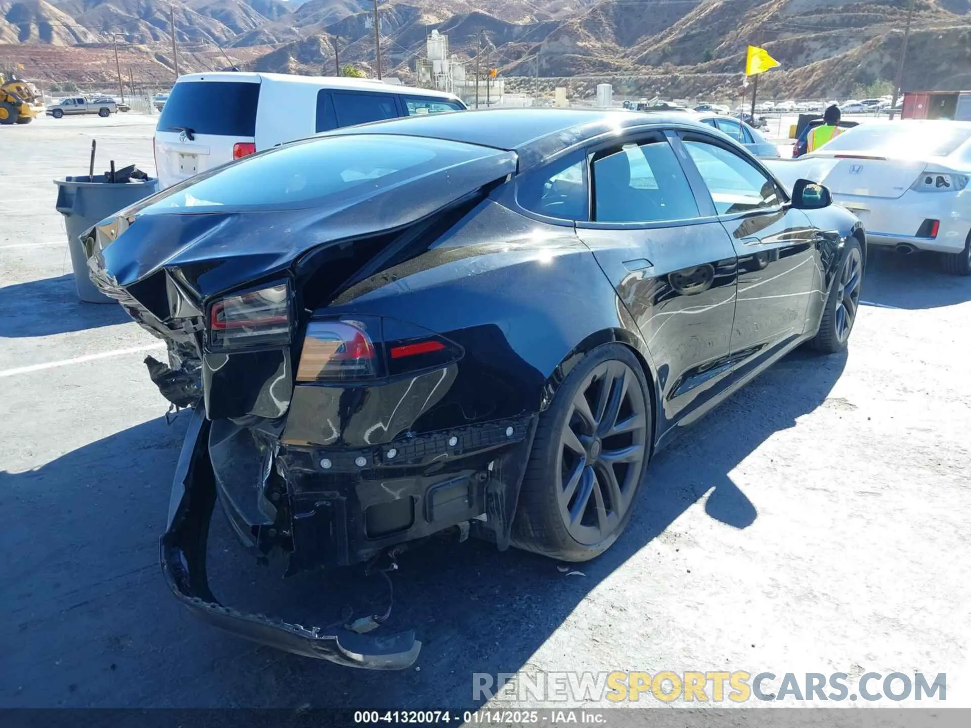 4 Photograph of a damaged car 5YJSA1E52NF476906 TESLA MODEL S 2022