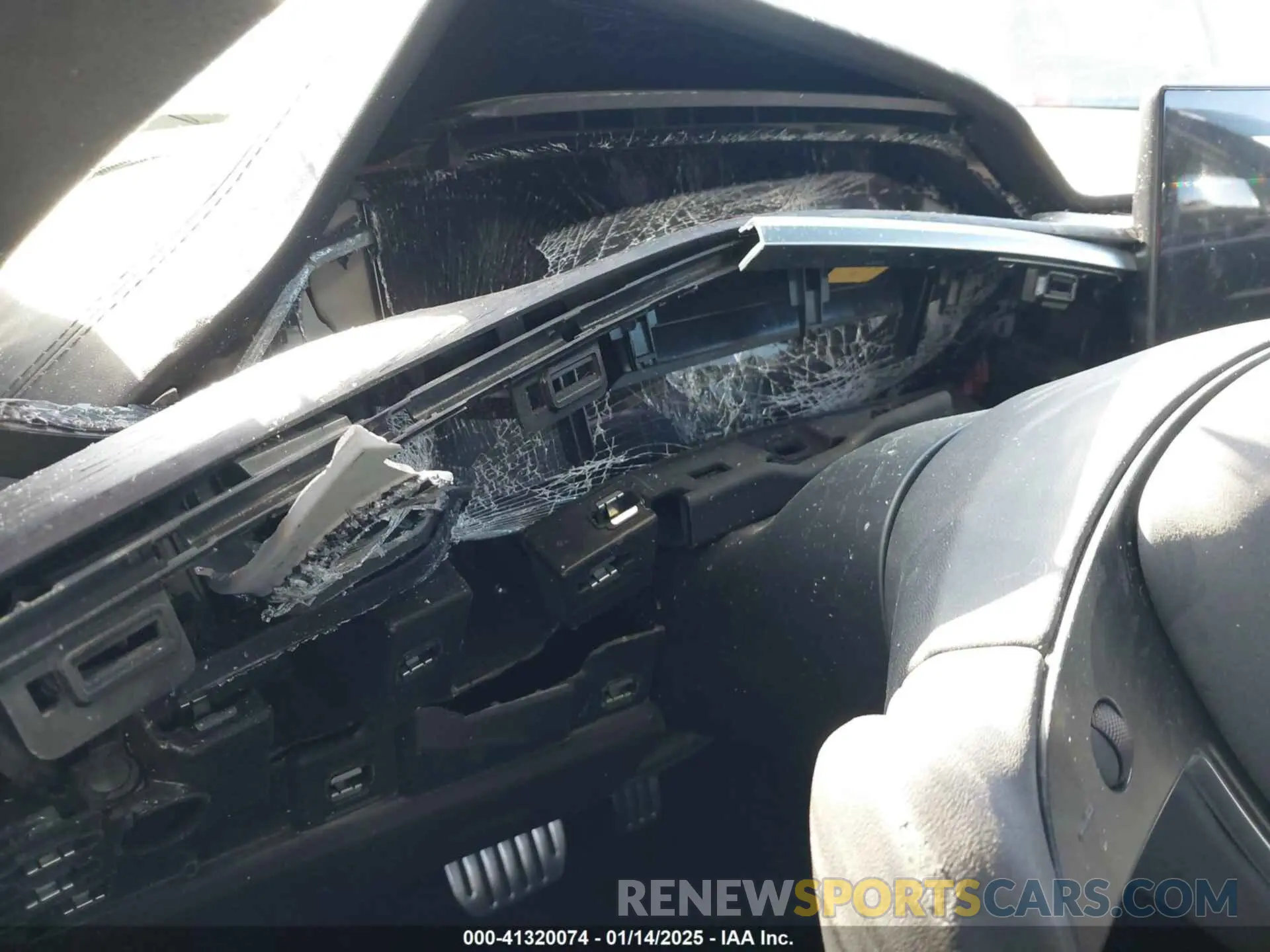 7 Photograph of a damaged car 5YJSA1E52NF476906 TESLA MODEL S 2022