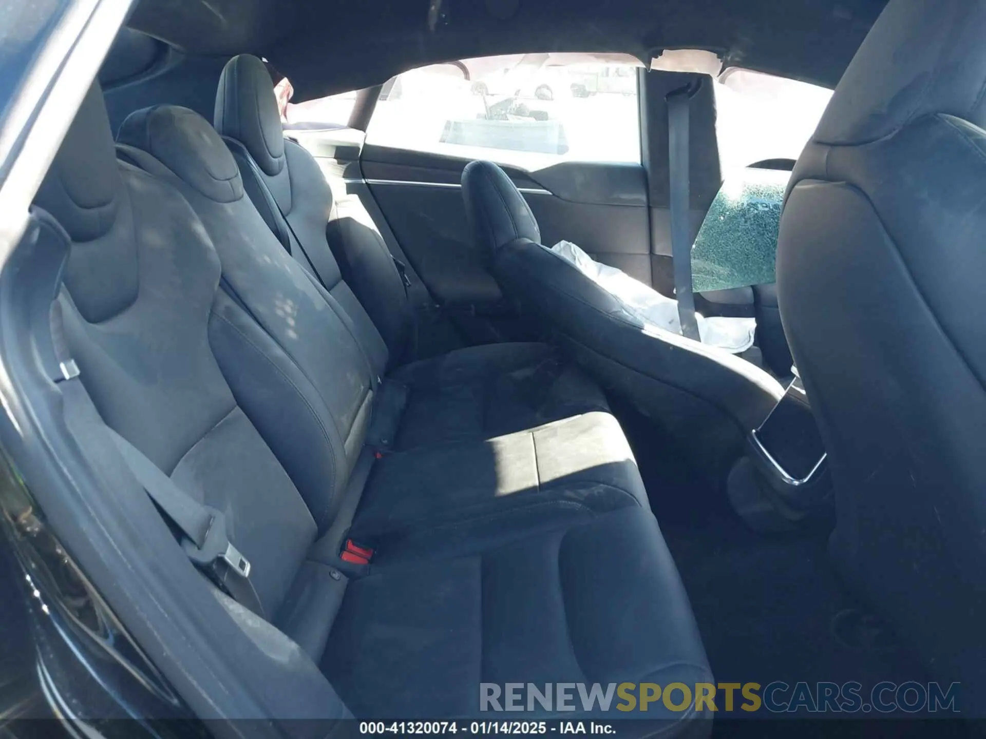 8 Photograph of a damaged car 5YJSA1E52NF476906 TESLA MODEL S 2022