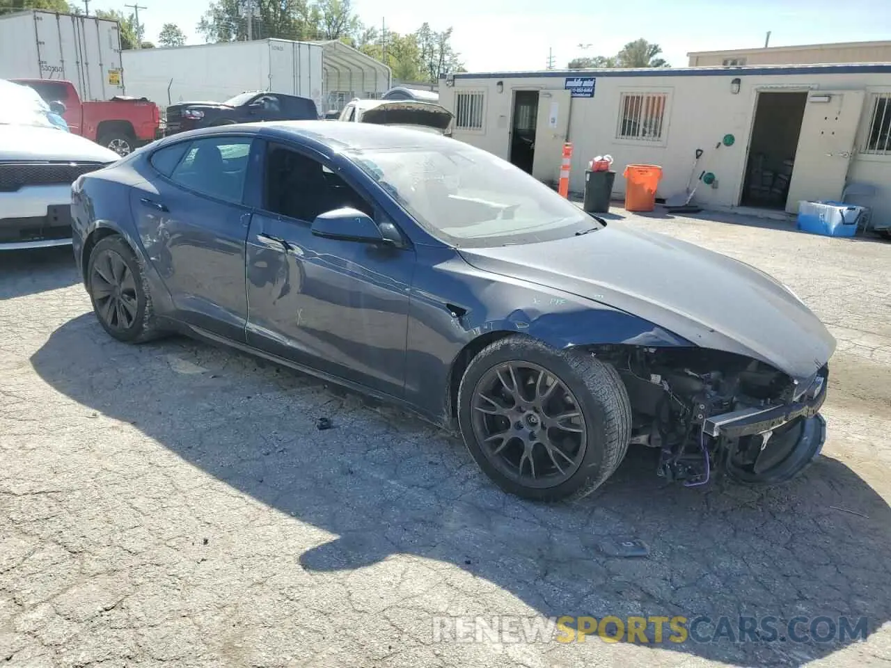 4 Photograph of a damaged car 5YJSA1E53NF471133 TESLA MODEL S 2022