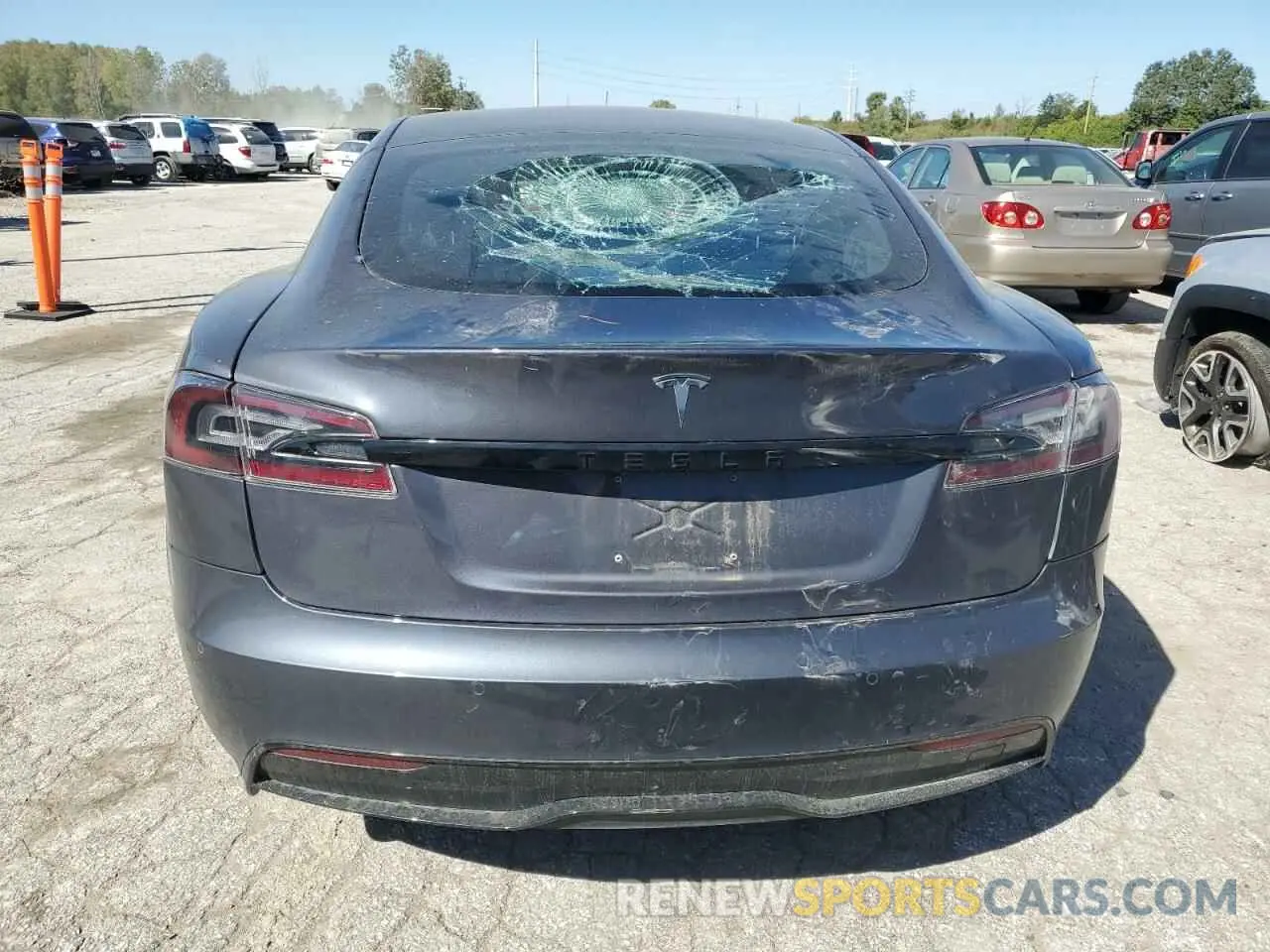 6 Photograph of a damaged car 5YJSA1E53NF471133 TESLA MODEL S 2022