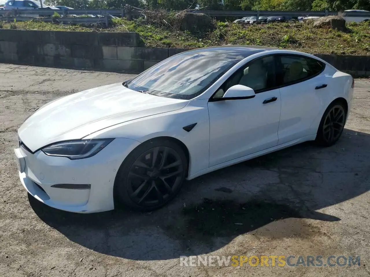 1 Photograph of a damaged car 5YJSA1E53NF489759 TESLA MODEL S 2022
