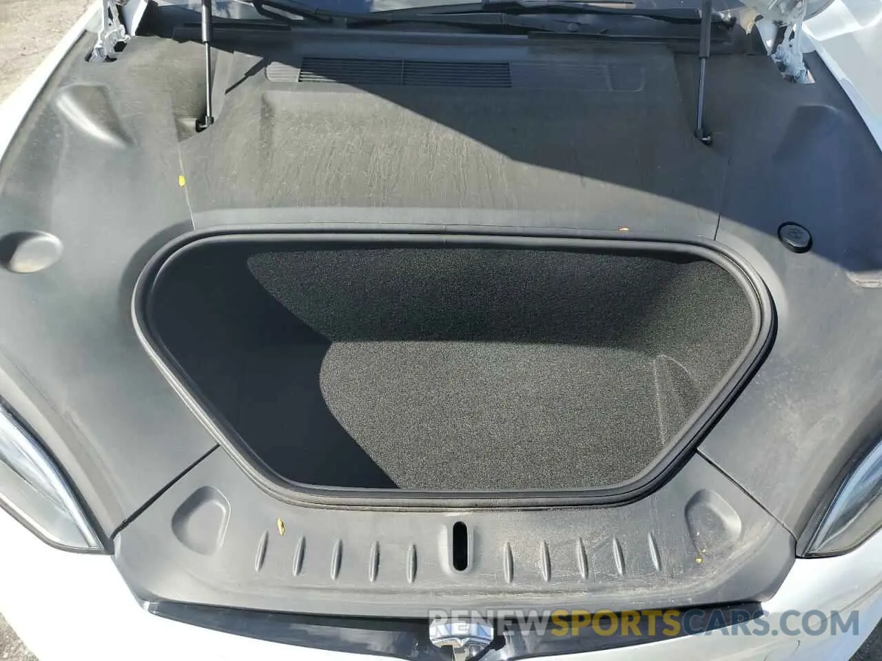 11 Photograph of a damaged car 5YJSA1E53NF489759 TESLA MODEL S 2022