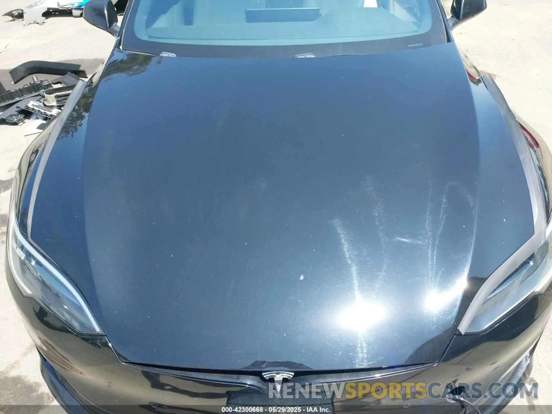10 Photograph of a damaged car 5YJSA1E54NF475854 TESLA MODEL S 2022