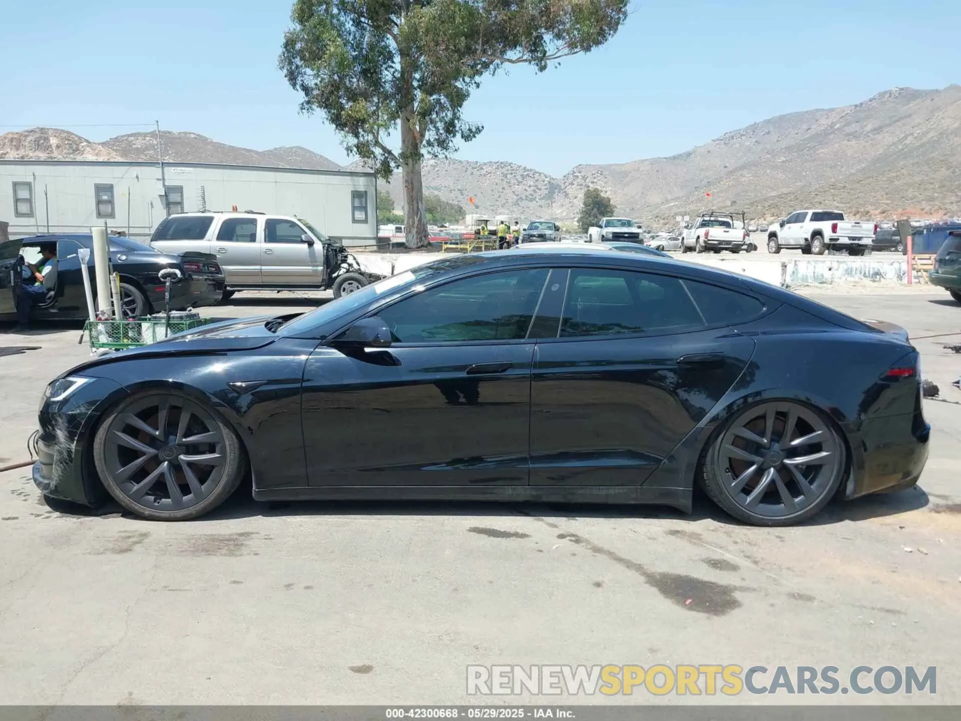14 Photograph of a damaged car 5YJSA1E54NF475854 TESLA MODEL S 2022
