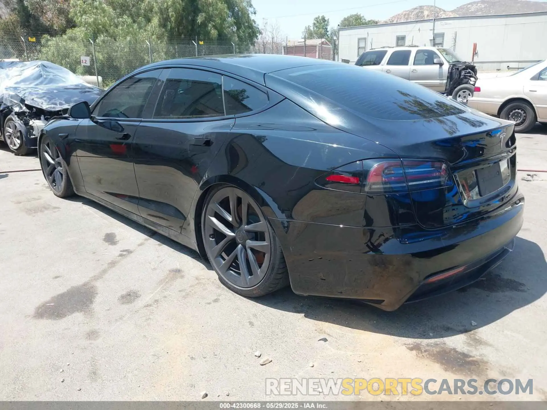 3 Photograph of a damaged car 5YJSA1E54NF475854 TESLA MODEL S 2022