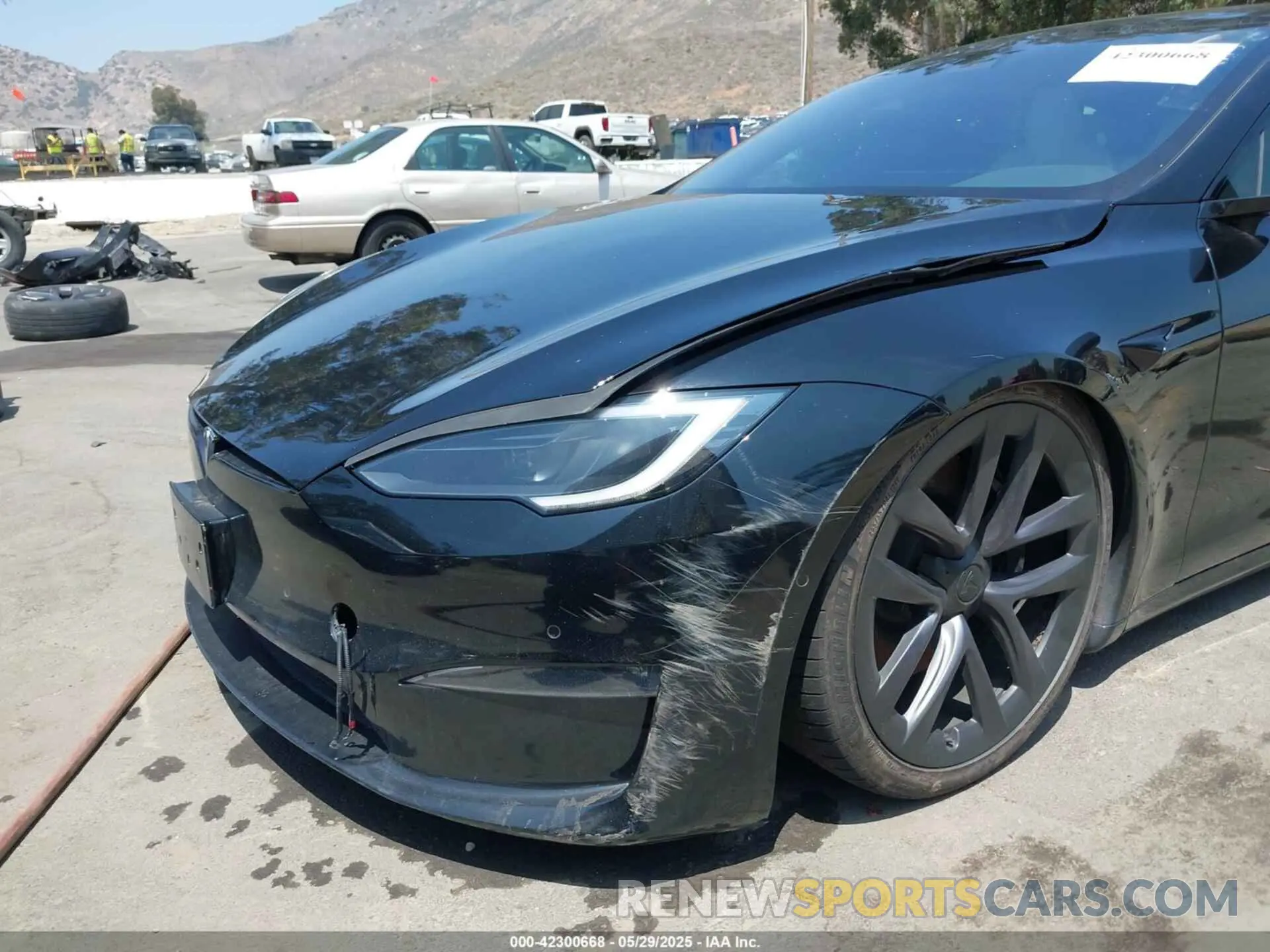 6 Photograph of a damaged car 5YJSA1E54NF475854 TESLA MODEL S 2022