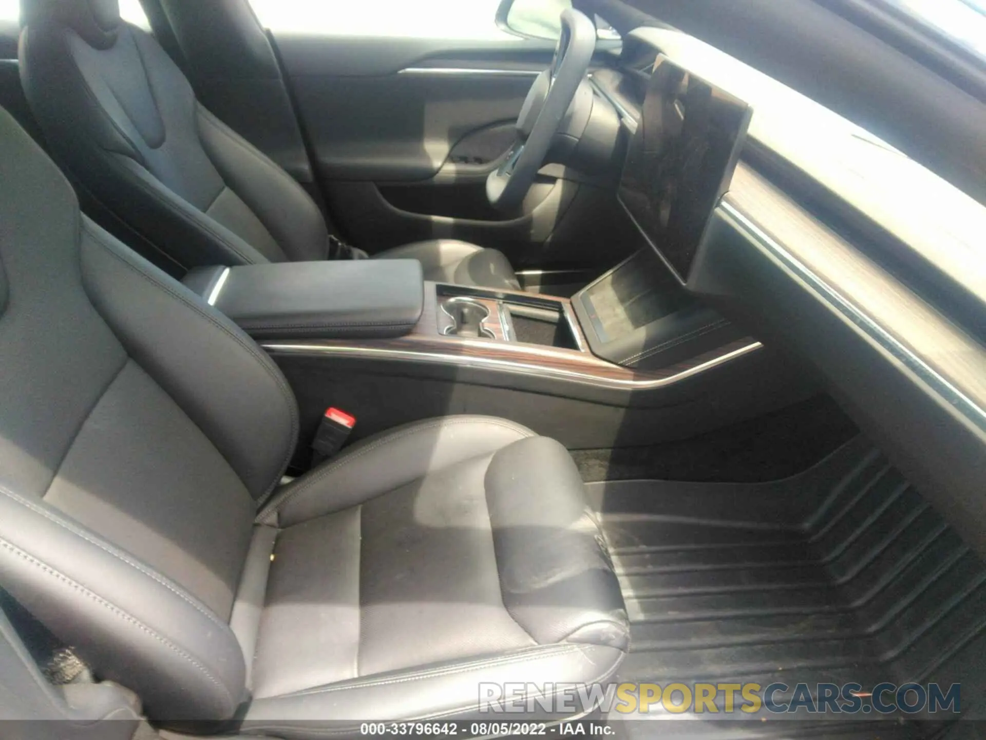 5 Photograph of a damaged car 5YJSA1E55NF461154 TESLA MODEL S 2022