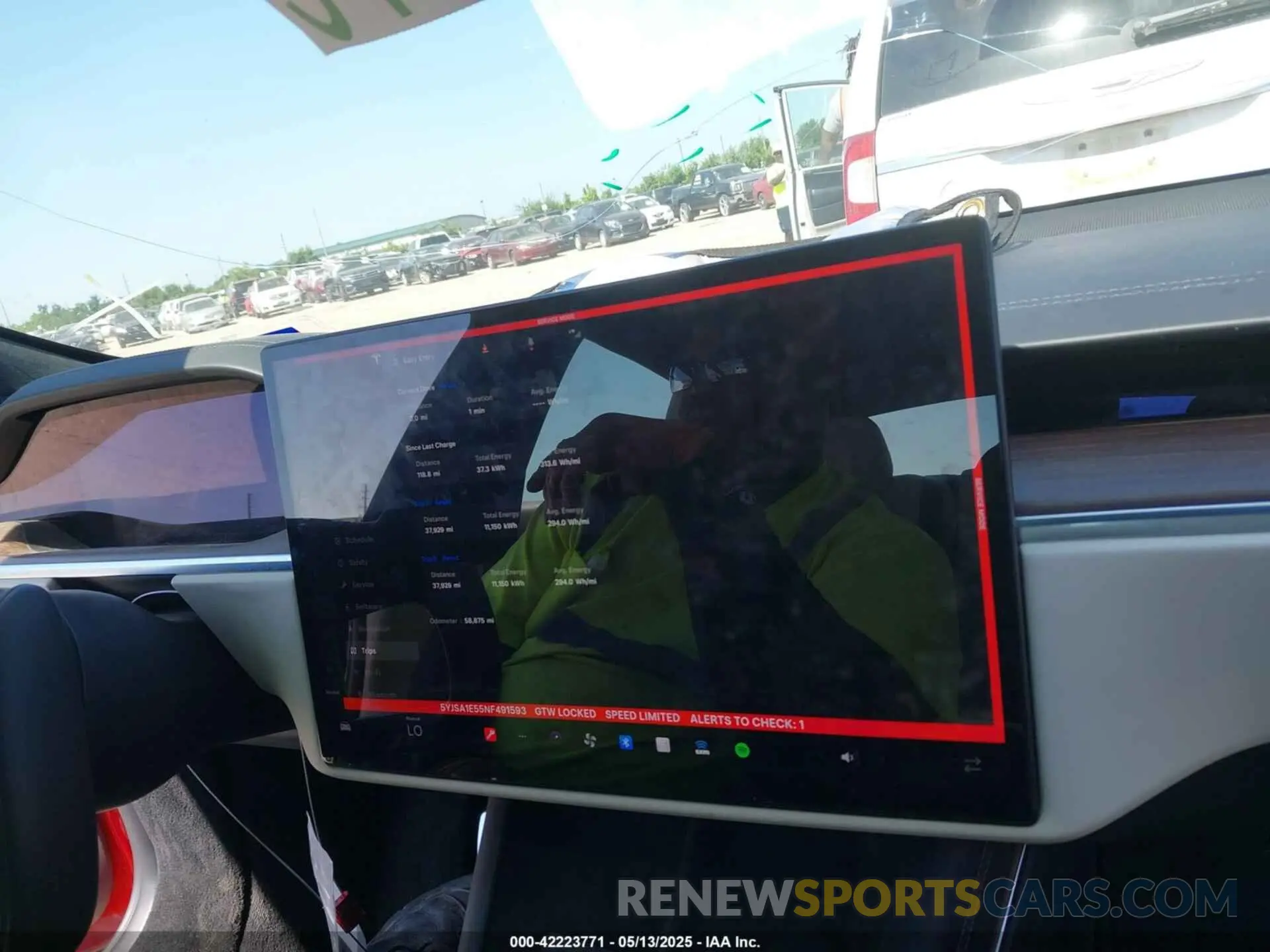 18 Photograph of a damaged car 5YJSA1E55NF491593 TESLA MODEL S 2022