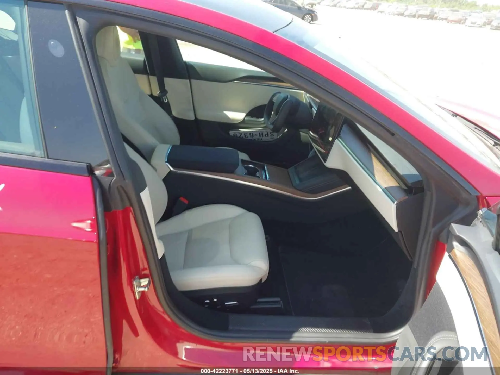 5 Photograph of a damaged car 5YJSA1E55NF491593 TESLA MODEL S 2022
