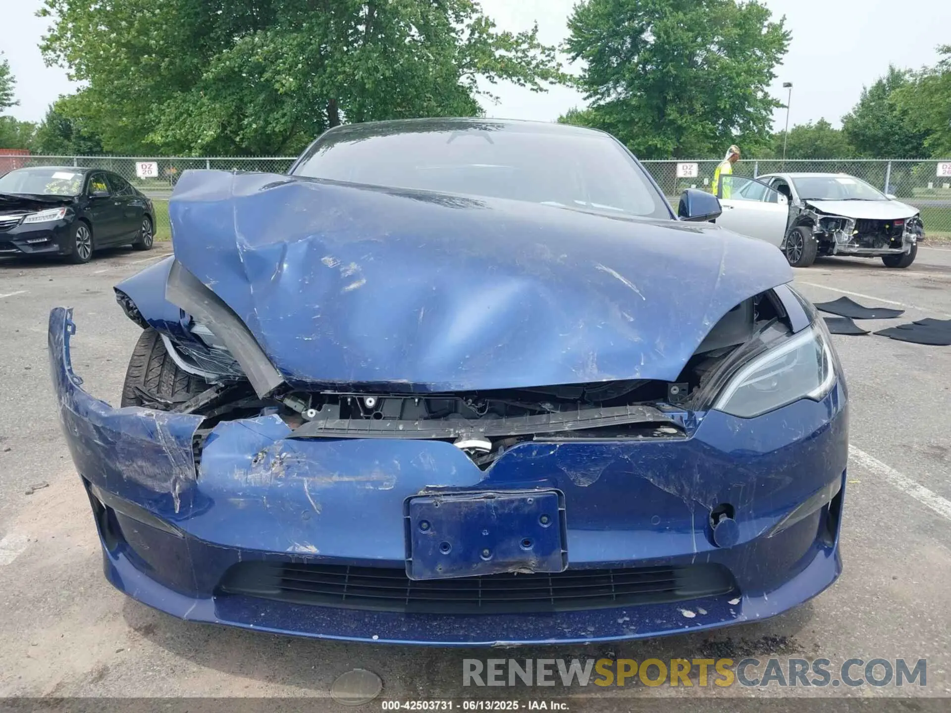 11 Фотография поврежденного автомобиля 5YJSA1E55NF493604 TESLA MODEL S 2022