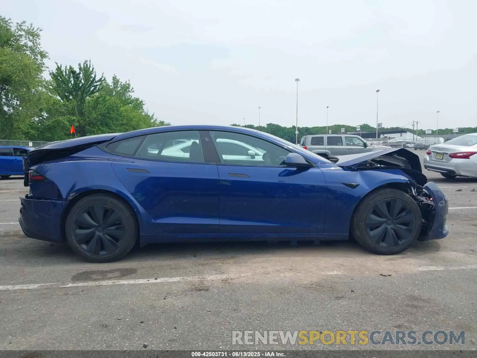12 Фотография поврежденного автомобиля 5YJSA1E55NF493604 TESLA MODEL S 2022