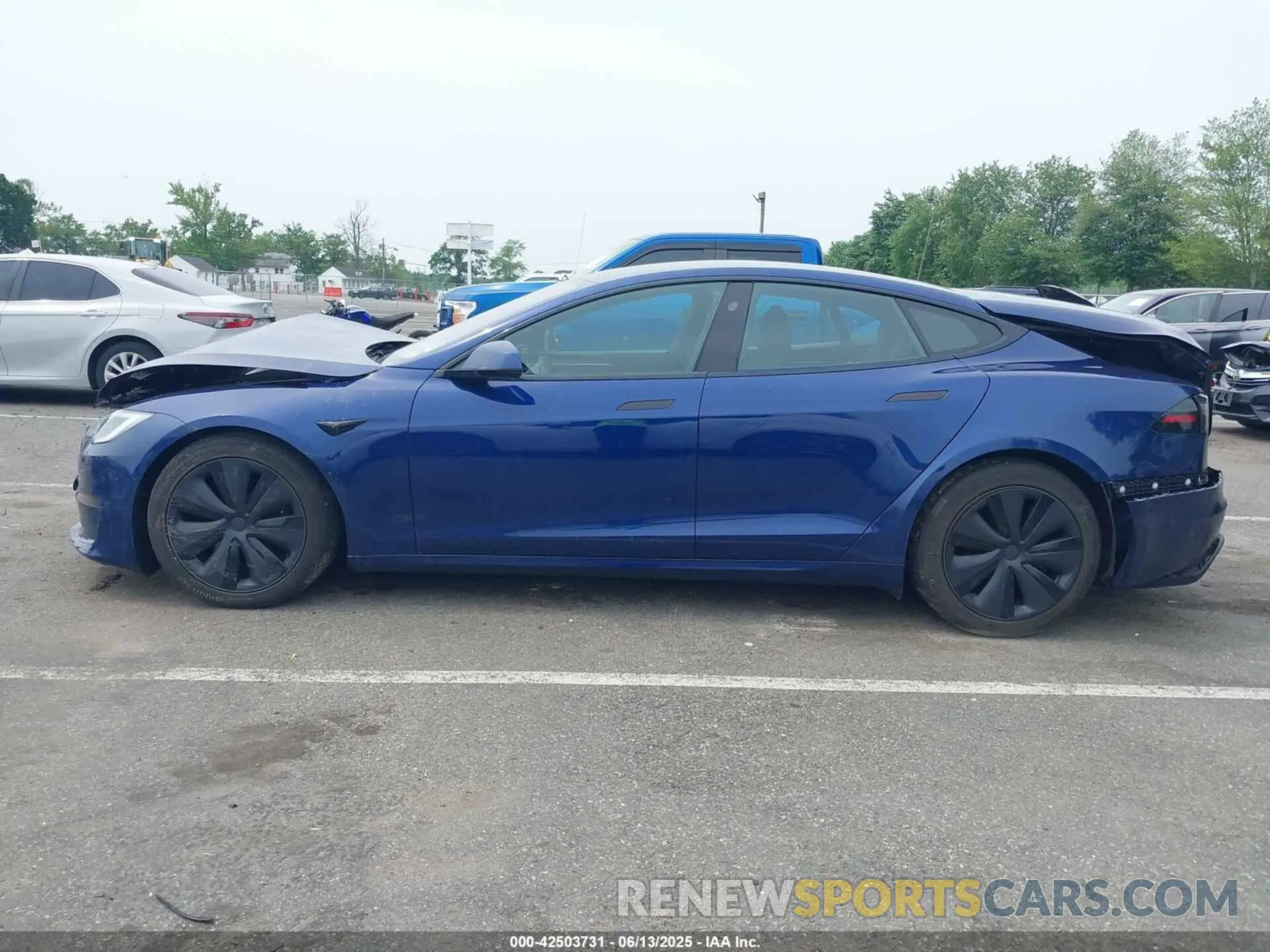 13 Фотография поврежденного автомобиля 5YJSA1E55NF493604 TESLA MODEL S 2022
