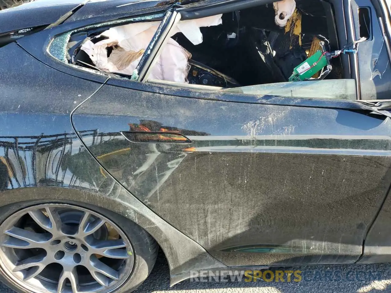 10 Photograph of a damaged car 5YJSA1E56NF464984 TESLA MODEL S 2022