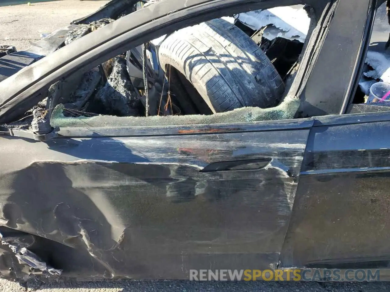 7 Photograph of a damaged car 5YJSA1E56NF464984 TESLA MODEL S 2022