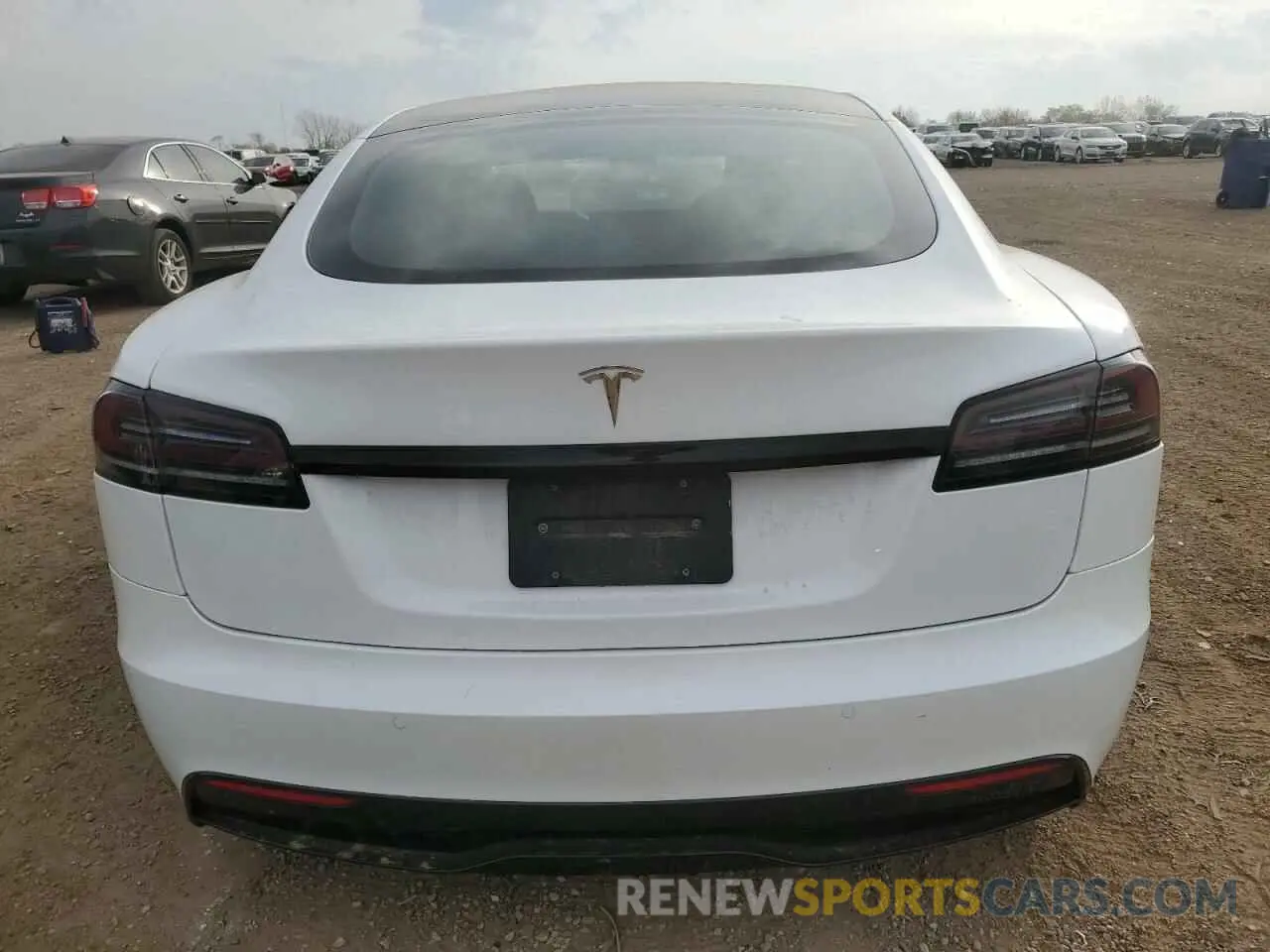 6 Photograph of a damaged car 5YJSA1E56NF476634 TESLA MODEL S 2022