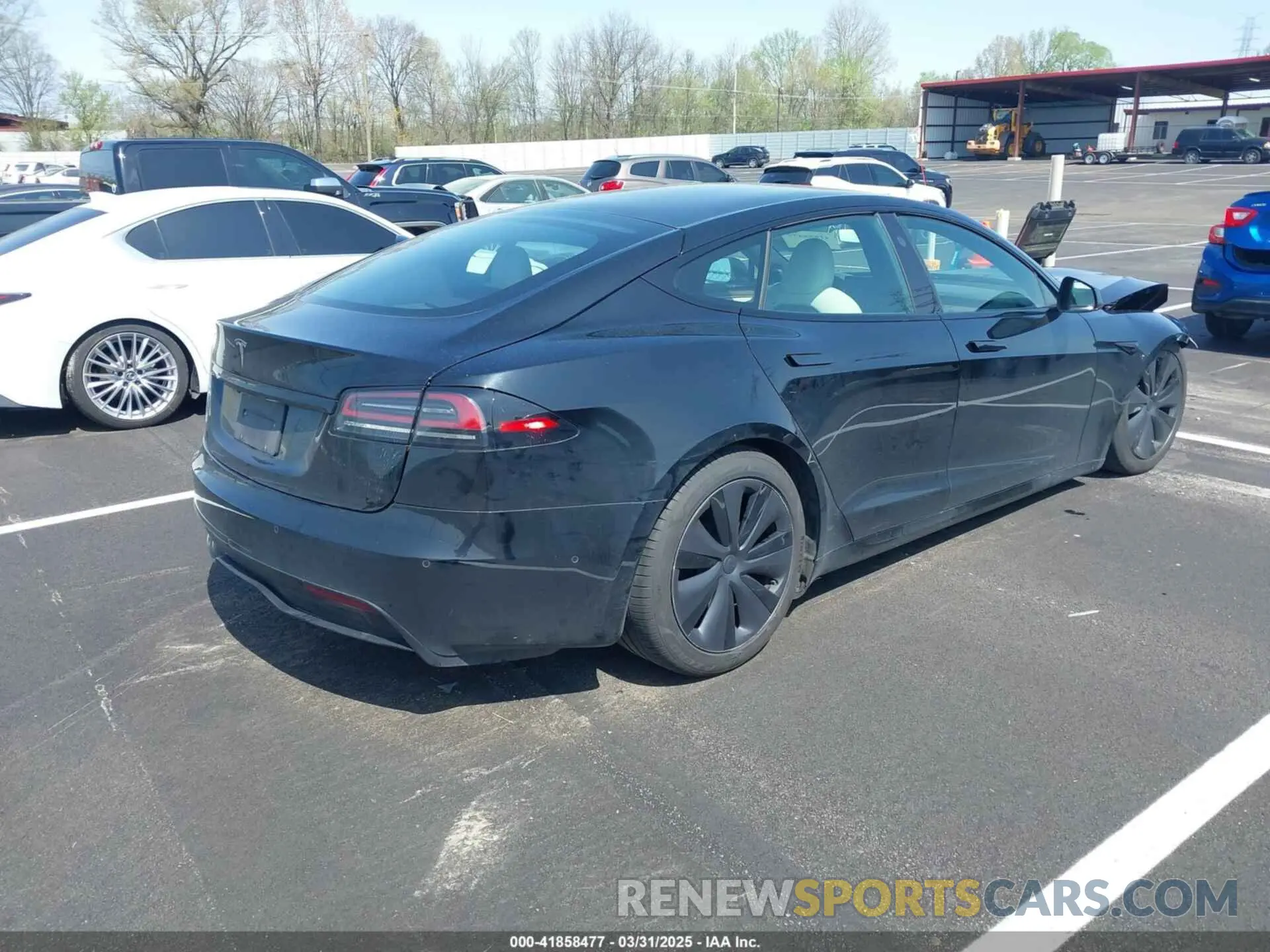 4 Photograph of a damaged car 5YJSA1E56NF490064 TESLA MODEL S 2022