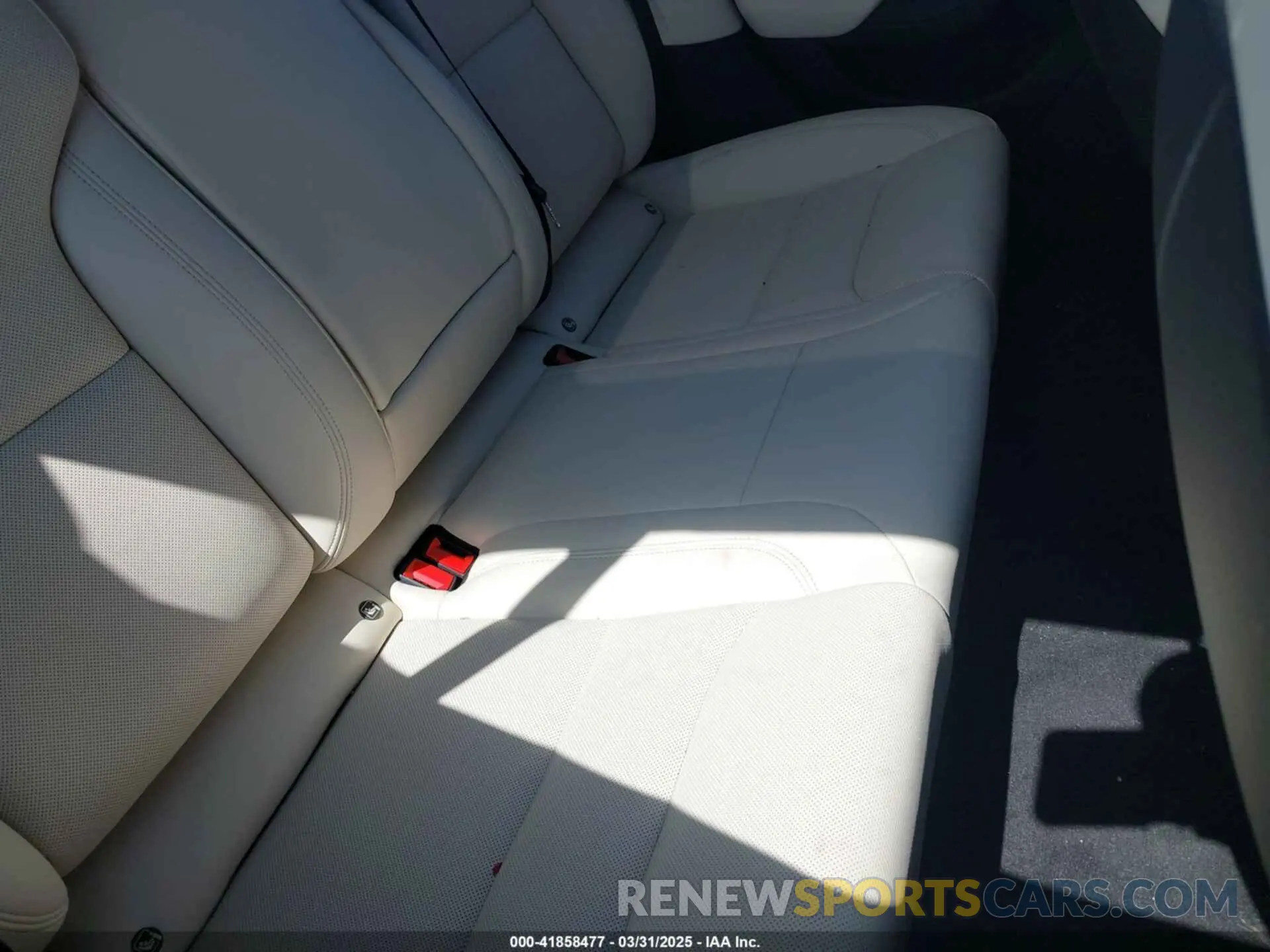 8 Photograph of a damaged car 5YJSA1E56NF490064 TESLA MODEL S 2022