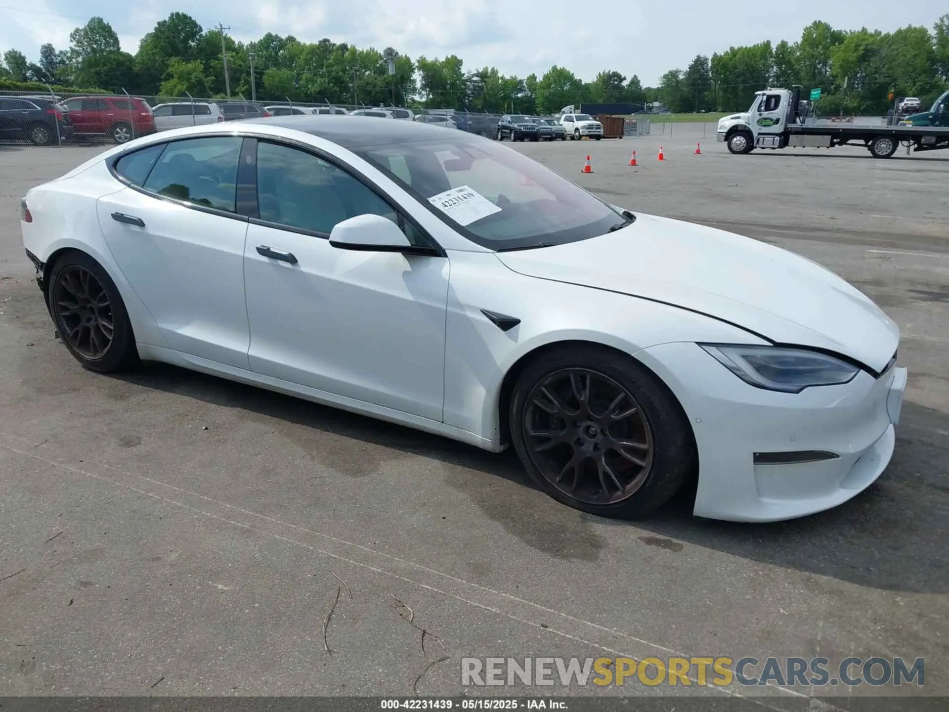1 Photograph of a damaged car 5YJSA1E57NF462175 TESLA MODEL S 2022