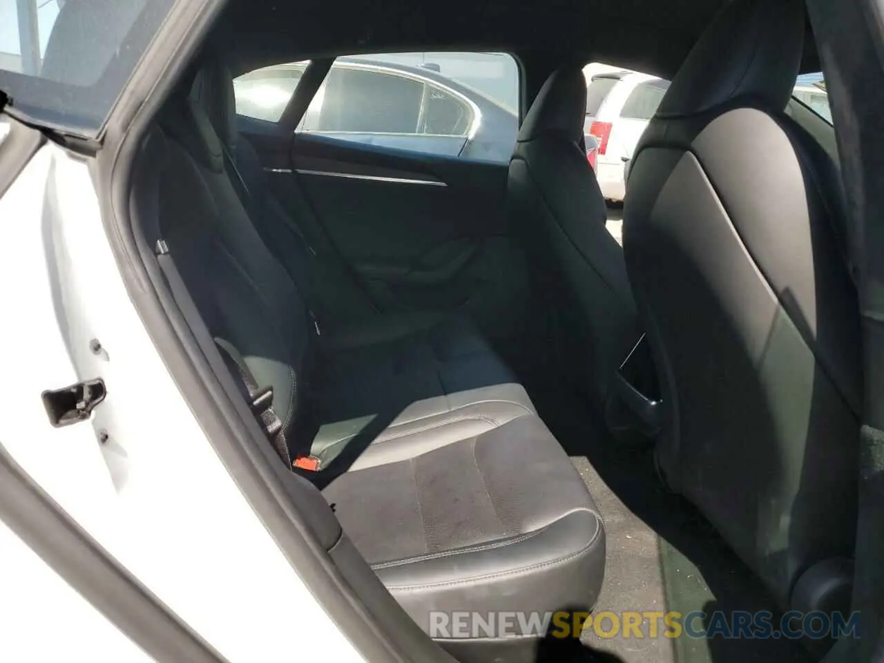 10 Photograph of a damaged car 5YJSA1E57NF475282 TESLA MODEL S 2022