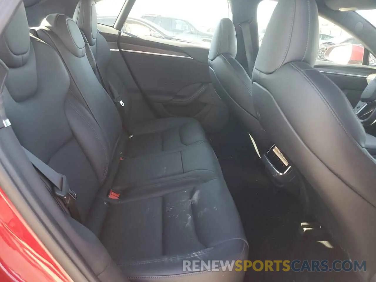 11 Photograph of a damaged car 5YJSA1E57NF478036 TESLA MODEL S 2022