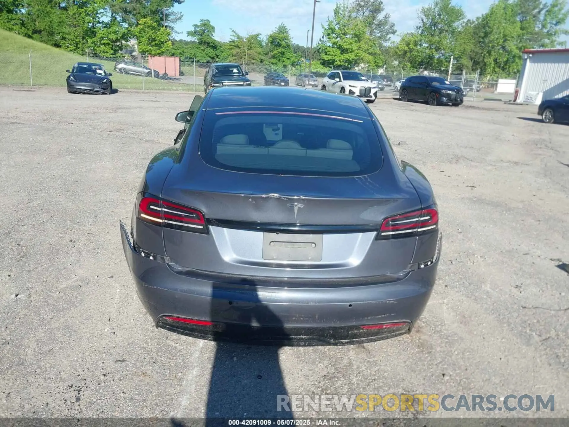 16 Фотография поврежденного автомобиля 5YJSA1E57NF479056 TESLA MODEL S 2022