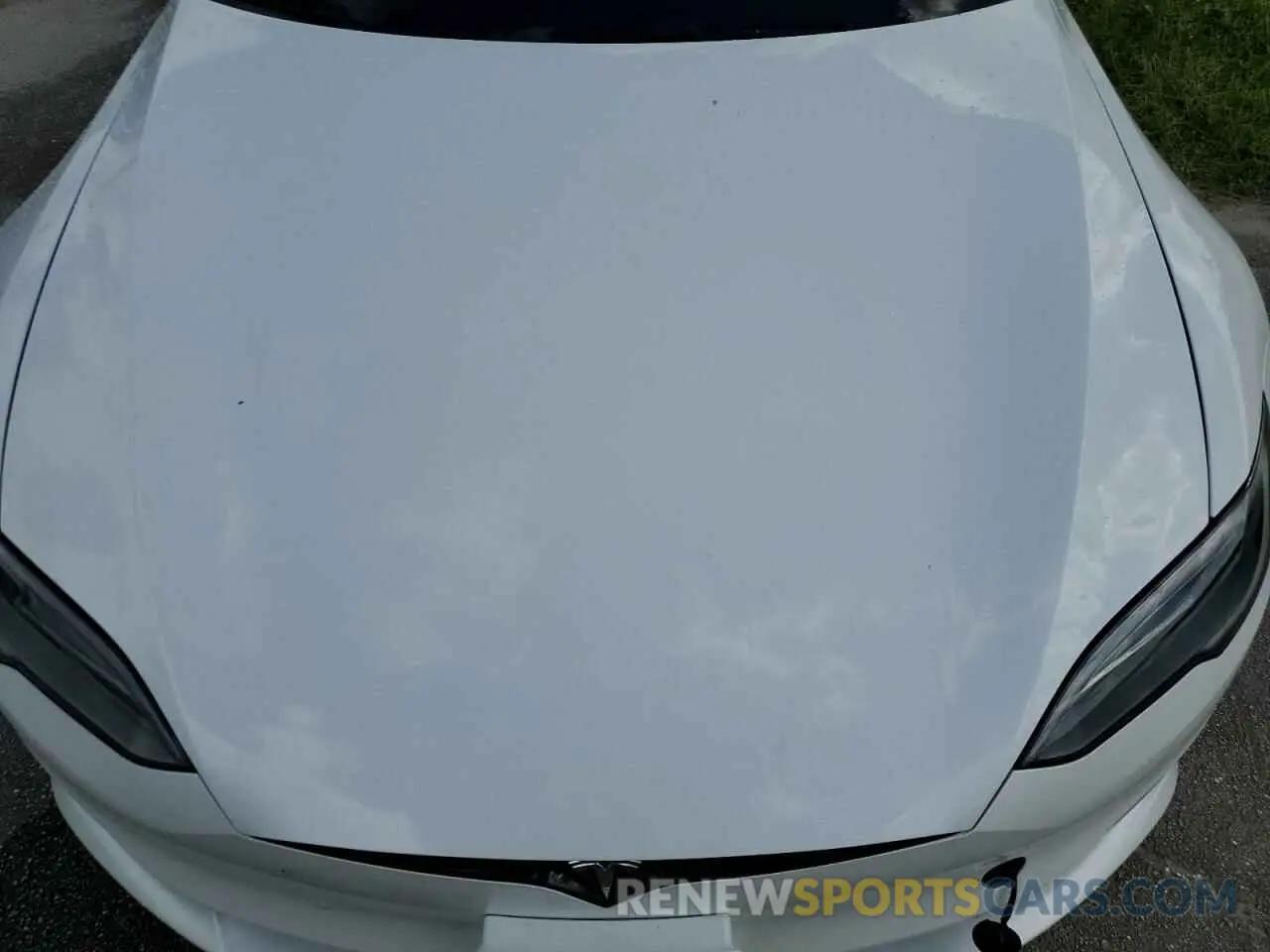 12 Photograph of a damaged car 5YJSA1E57NF487464 TESLA MODEL S 2022