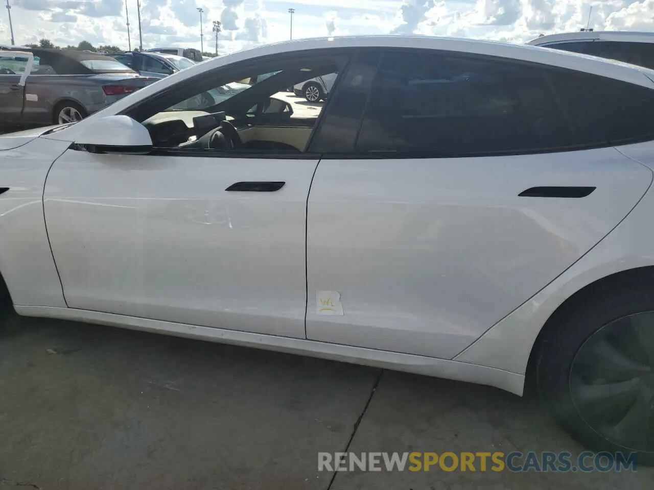 13 Photograph of a damaged car 5YJSA1E57NF487464 TESLA MODEL S 2022