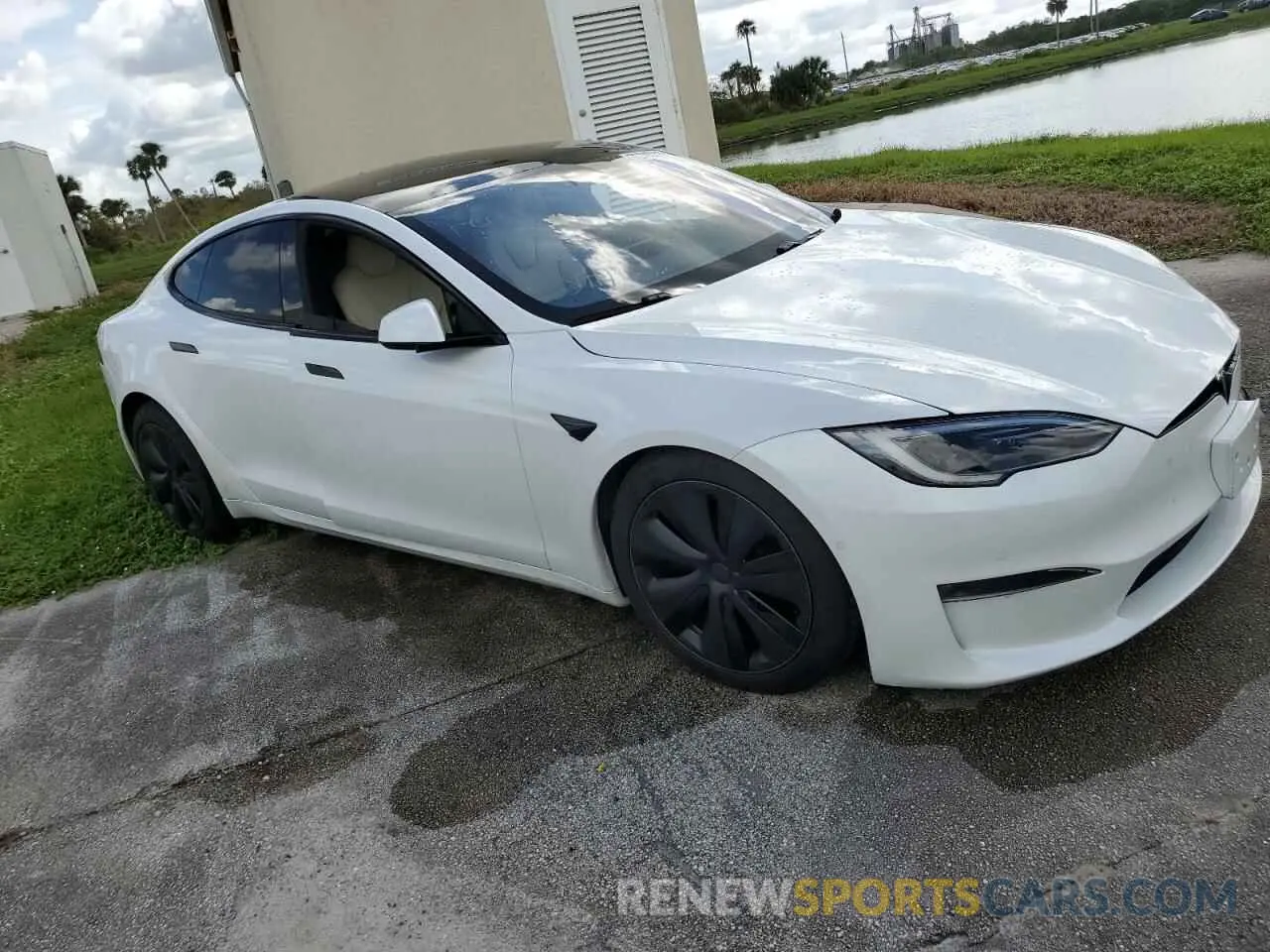 4 Photograph of a damaged car 5YJSA1E57NF487464 TESLA MODEL S 2022